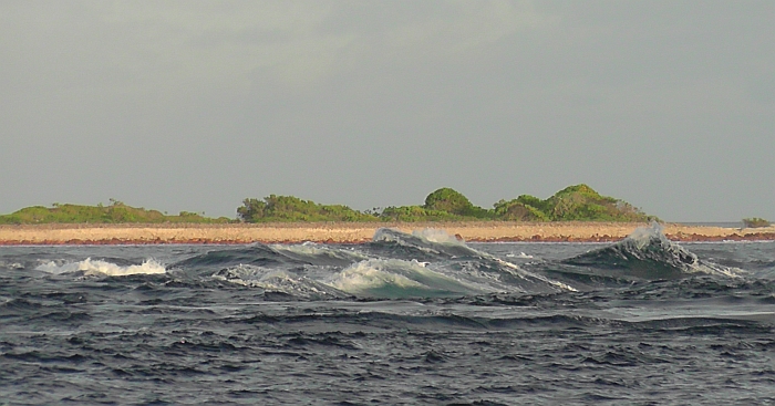 Standing waves in Tahanea pass, tuamotus