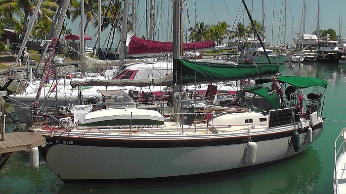 Somosome08 sv Green Panther sailing Back in VudaPoint fiji